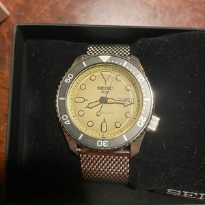 Seiko 5 SRPD67 brand new with tags and papers.